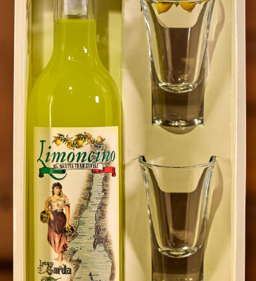 Limoncino con due bicchieri 0,5 lt | TORBOLI VINI S.R.L.